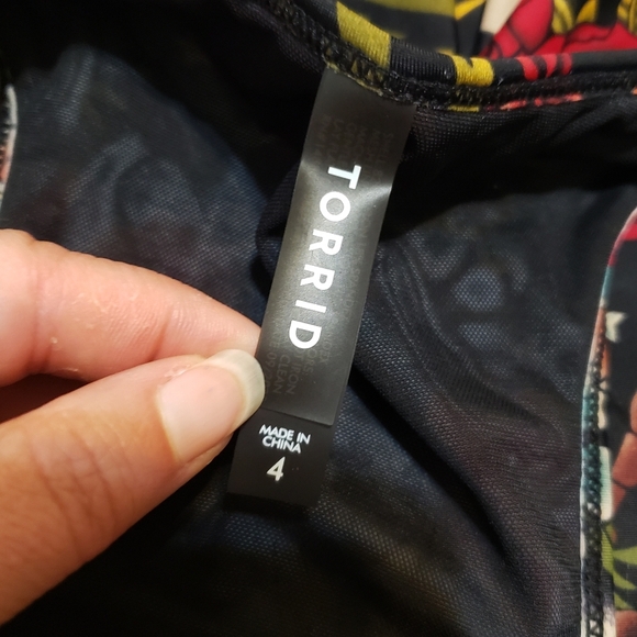 TORRID BLACK TATTOO PRINT RACERBACK TANKINI Size 4 - Picture 2 of 7